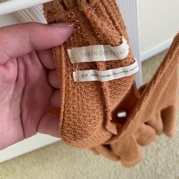 URBAN OUTFITTERS--RACERBACK TEXTURED TOP - Picture 3 of 4